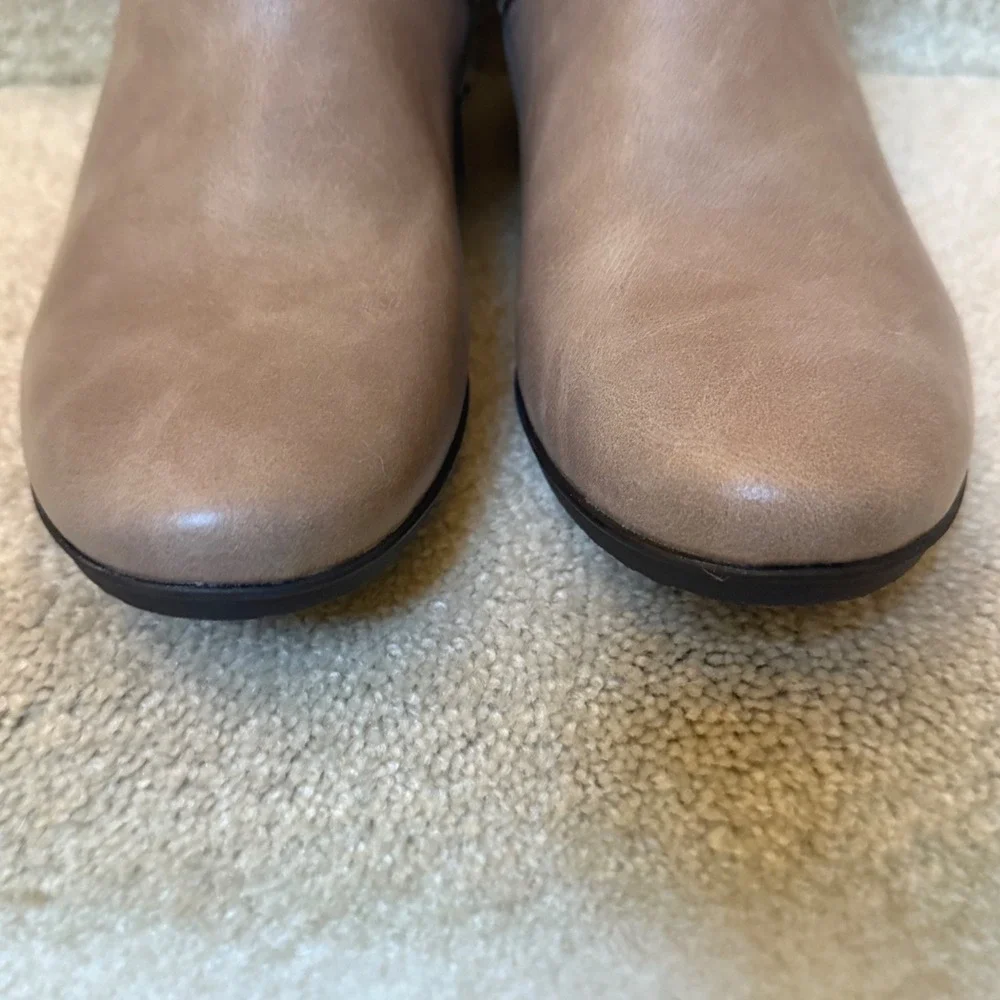 Kim Rogers Rachel Taupe Ankle Booties Faux Leather Stacked Heel Womens Size 8.5M